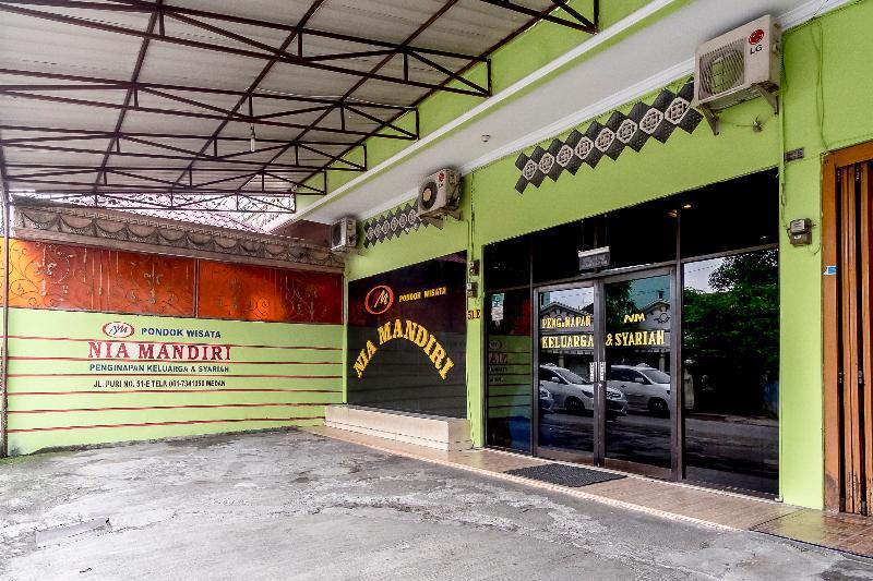 Oyo 723 Penginapan Nia Mandiri Syariah Medan Exterior photo